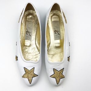 Joan & David Star Flats embroidered gold white
